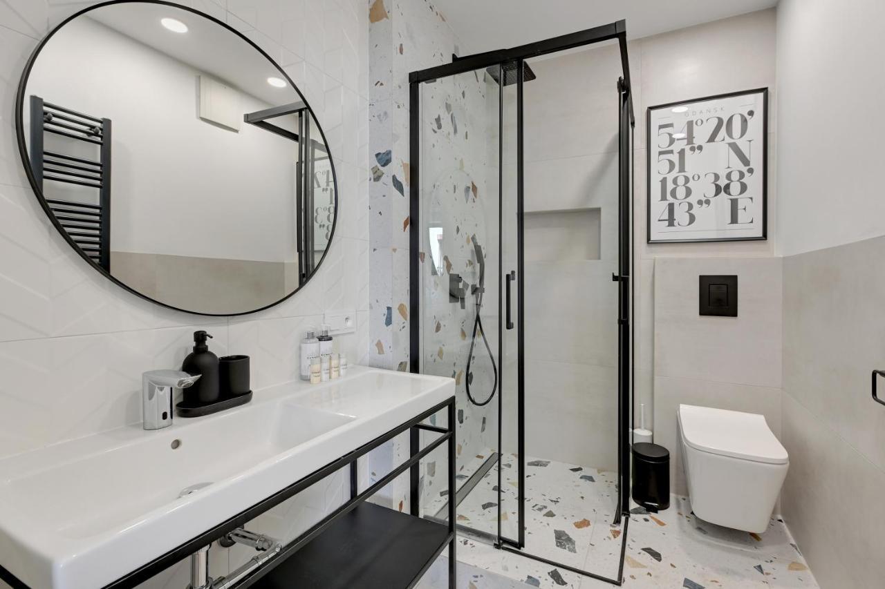 Szafarnia Marina & City Center By Downtown Apartments กดัญสก์ ภายนอก รูปภาพ